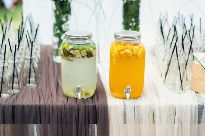 Мобільний кейтеринг-бар: як це працює і що включає