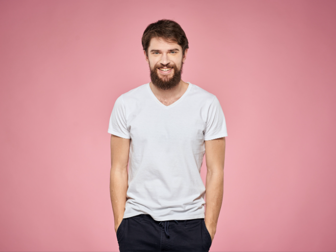 як стильно носити базову футболку як стильно носити базову футболку